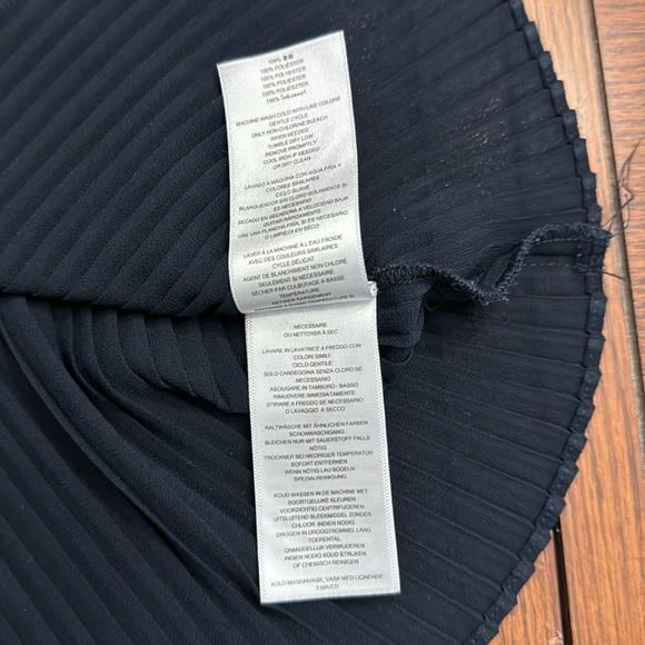 Michael Kors Navy Blue Sleeveless Top. - Picture 8 of 9